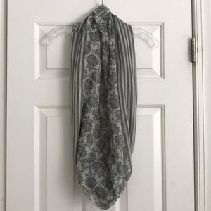 Francesca’s White and Gray Infiniti Scarf